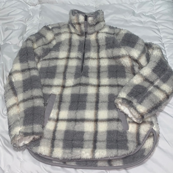 Sherpa Half-Zip Elevated Trim Sweatshirt softAF Collection - Picture 3 of 4